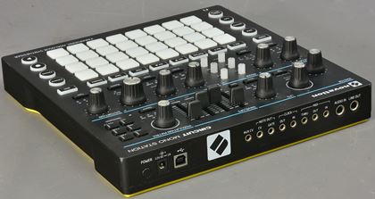 Novation-Circuit Mono Station